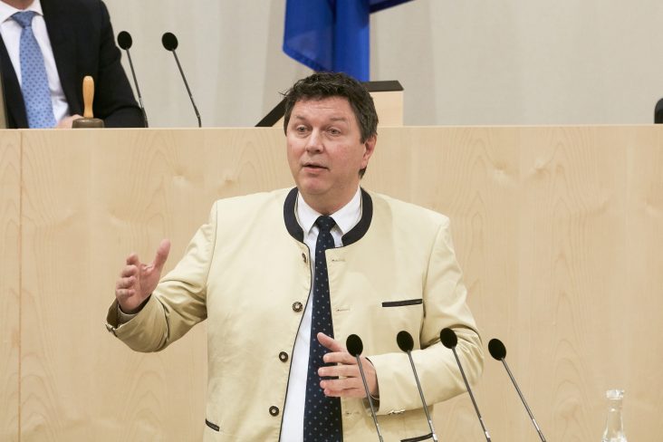 Bundesrat Bernhard Rösch (F) am Rednerpult, Foto: FPÖ-Wien